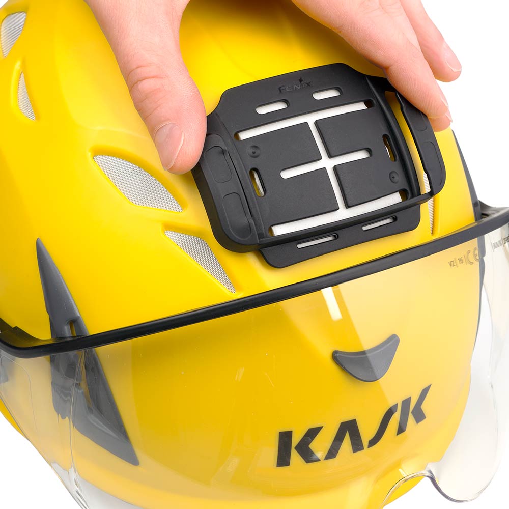 Fenix kypäräkiinnike_01